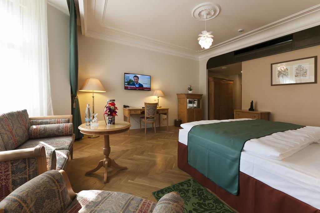 แกรนด์โฮเทล แอมบาสซาเดอร์ นาร็อดนี ดุม Hotel การ์โลวีวารี ห้อง รูปภาพ