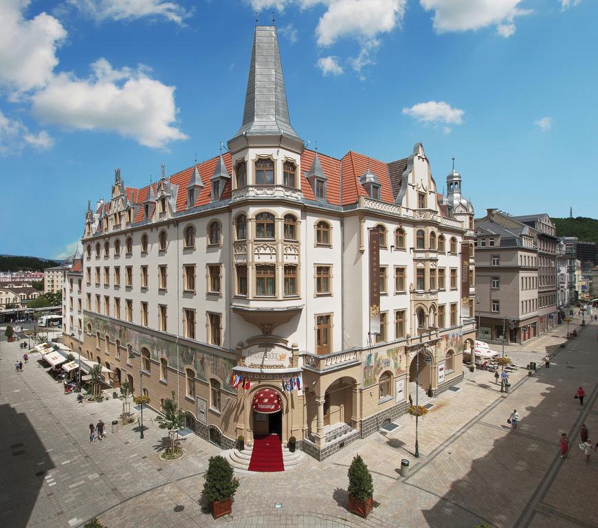 แกรนด์โฮเทล แอมบาสซาเดอร์ นาร็อดนี ดุม Hotel การ์โลวีวารี ภายนอก รูปภาพ