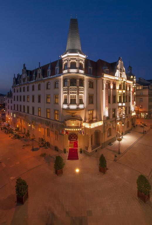 แกรนด์โฮเทล แอมบาสซาเดอร์ นาร็อดนี ดุม Hotel การ์โลวีวารี ภายนอก รูปภาพ