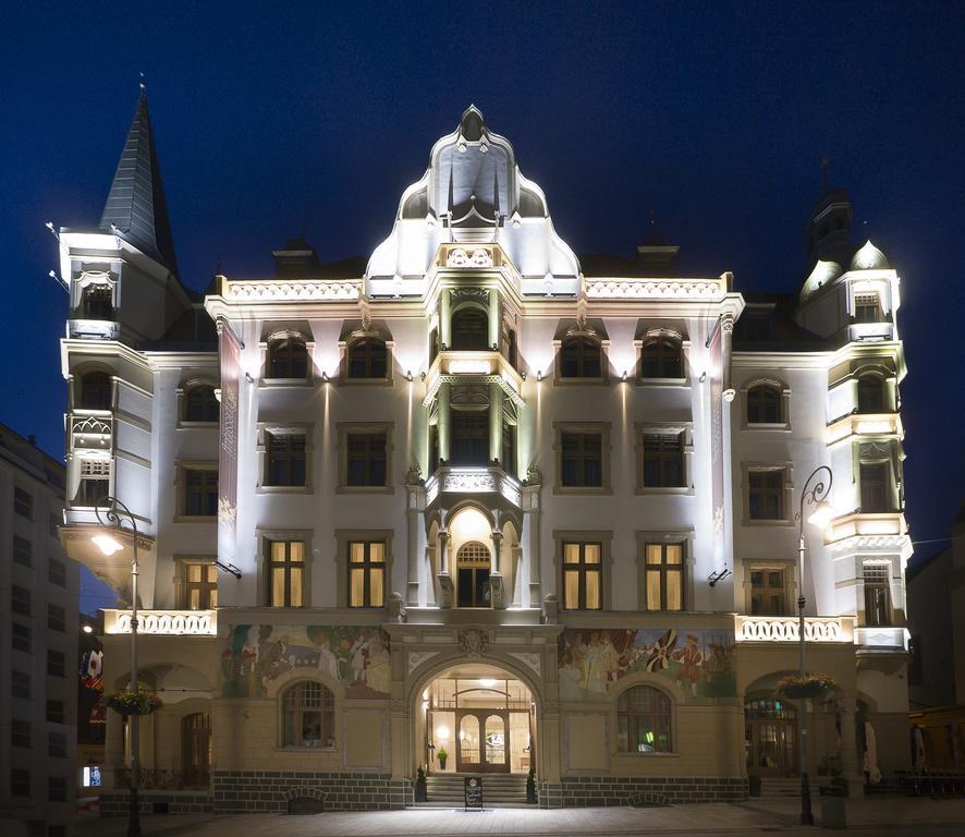 แกรนด์โฮเทล แอมบาสซาเดอร์ นาร็อดนี ดุม Hotel การ์โลวีวารี ภายนอก รูปภาพ
