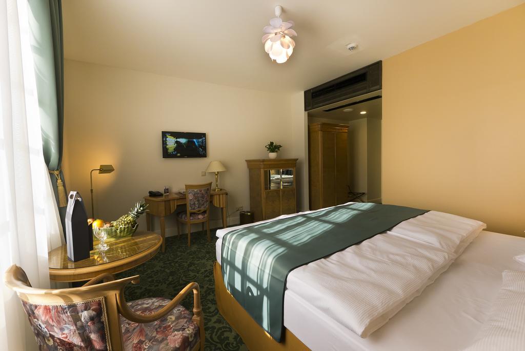 แกรนด์โฮเทล แอมบาสซาเดอร์ นาร็อดนี ดุม Hotel การ์โลวีวารี ห้อง รูปภาพ