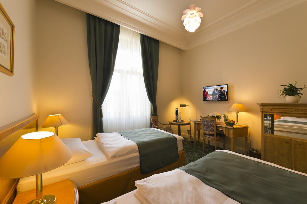 แกรนด์โฮเทล แอมบาสซาเดอร์ นาร็อดนี ดุม Hotel การ์โลวีวารี ห้อง รูปภาพ
