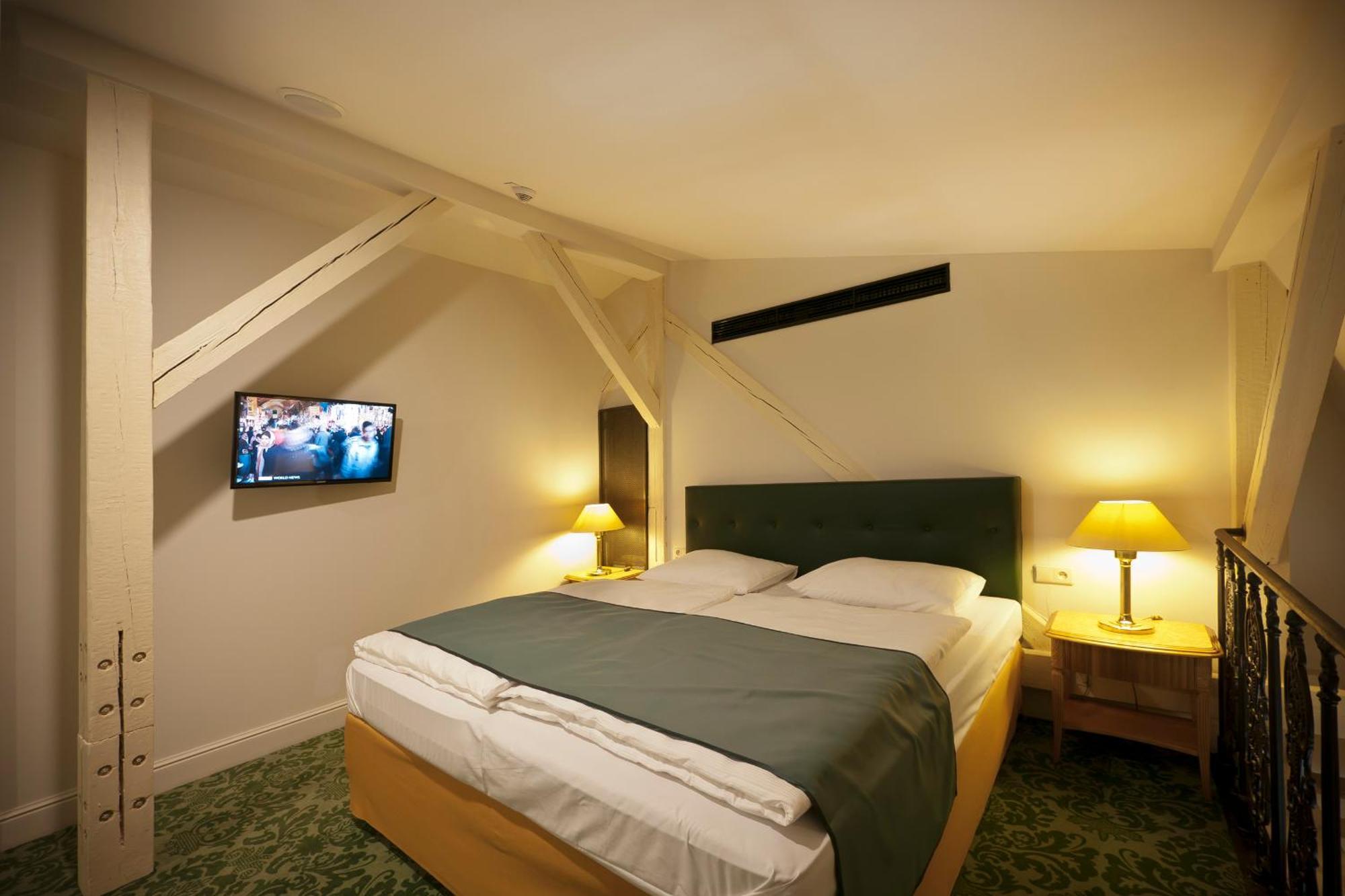 แกรนด์โฮเทล แอมบาสซาเดอร์ นาร็อดนี ดุม Hotel การ์โลวีวารี ภายนอก รูปภาพ