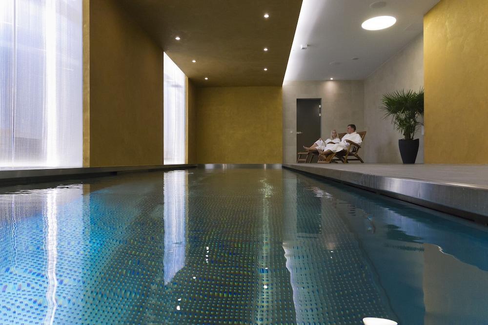 แกรนด์โฮเทล แอมบาสซาเดอร์ นาร็อดนี ดุม Hotel การ์โลวีวารี ภายนอก รูปภาพ
